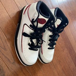 AIR JORDAN 2 RETRO GS 'WHITE VARSITY RED' 2010 size 4